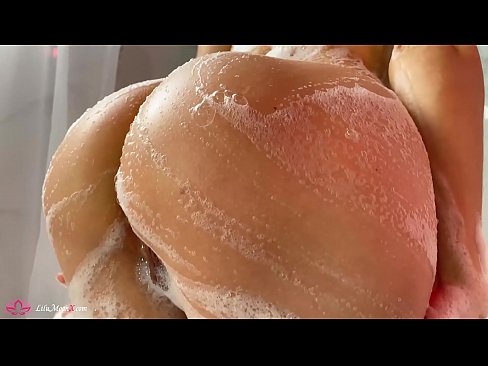 ❤️ Brunete masturbē makstiņu ar vibratoru līdz intensīvam orgasmam dušā Porno pie mums lv.mouthporn.ru